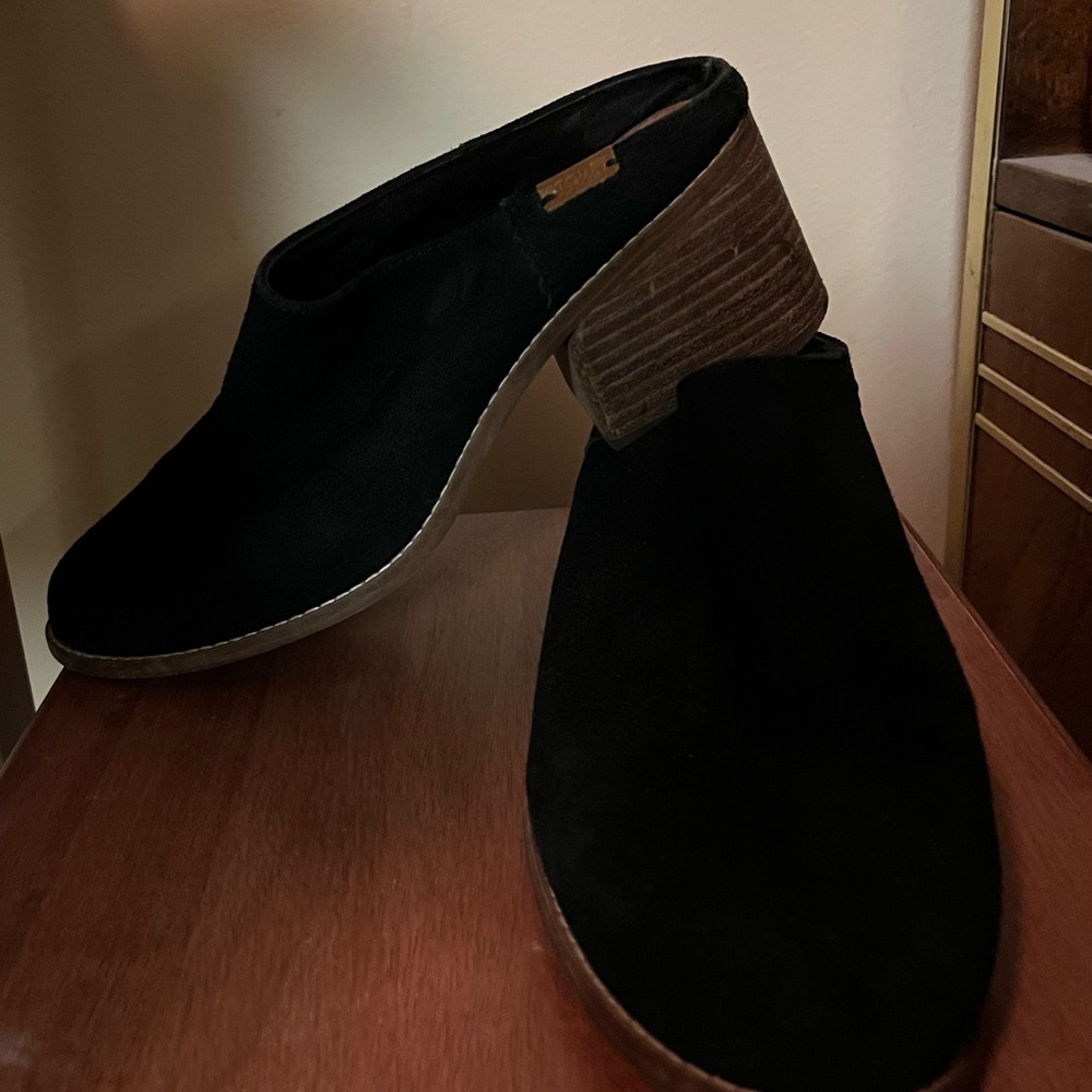 Toms Leila Heeled Black Suede Mules